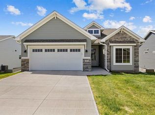 8 Pinnacle Ln, Tiffin, IA 52340