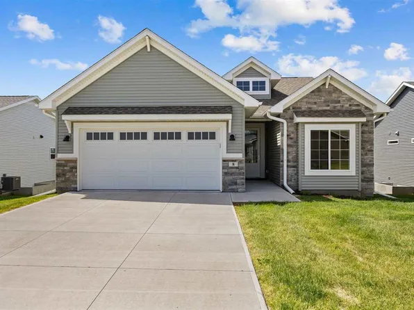 8 Pinnacle Ln, Tiffin, IA 52340