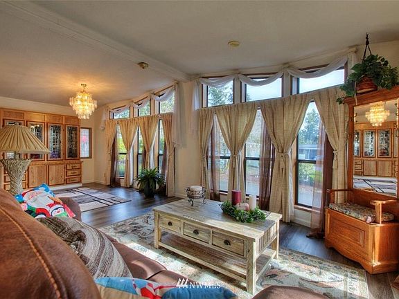 3rd image of 12522 112th Ave E #37