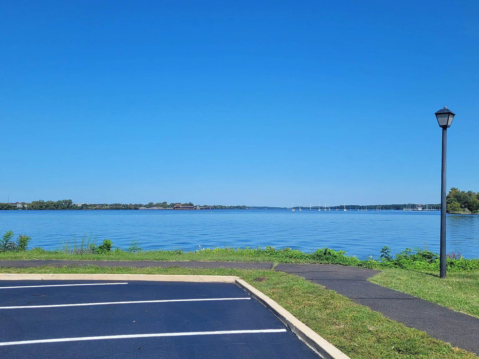 2 bed, 1.0 bath, 1056 sqft, $2,050 — Photo 3
