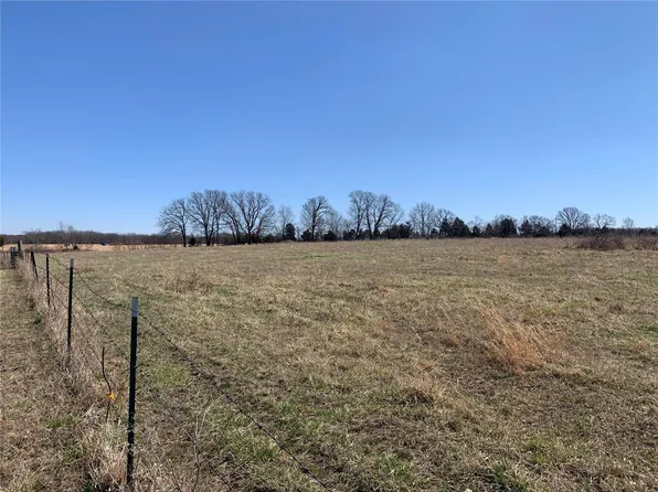 7450 N State Highway 7, Roach, MO 65787