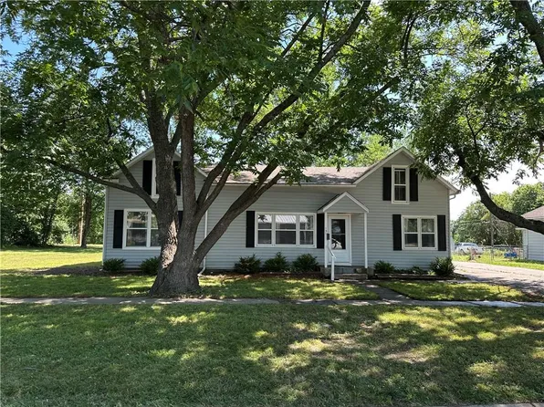 131 E Warren St, Gardner, KS 66030