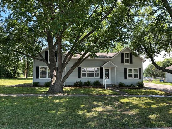 131 E Warren St, Gardner, KS 66030