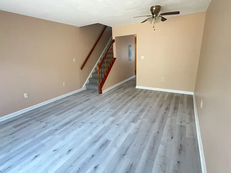 1208 Pinegrove Dr #D — Photo 6