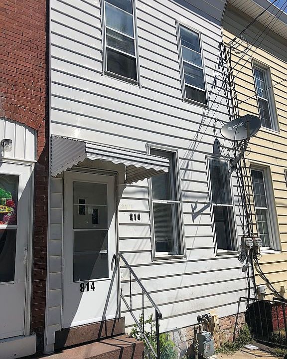 814 W Race St. 
