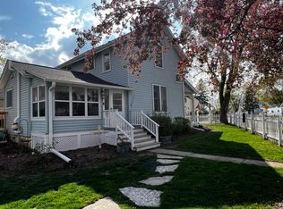 359 N Oakwood Ave, Oconomowoc, WI 53066