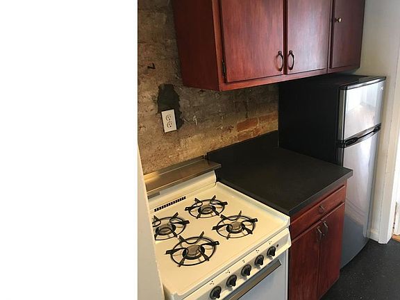 2nd image of 246 Henry St APT 4