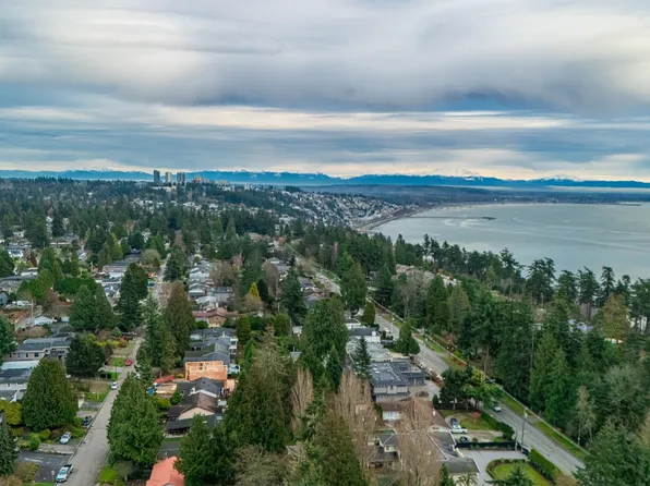 13600 Blackburn Ave, White Rock, BC V4B 2Y8