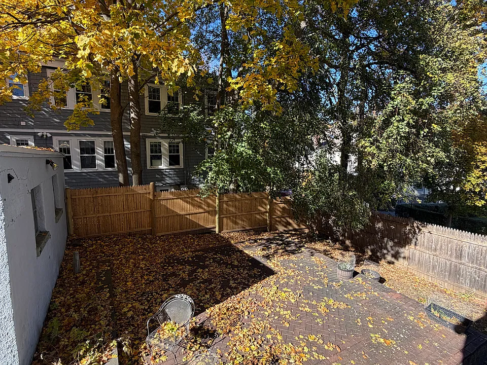 17 Cufflin St