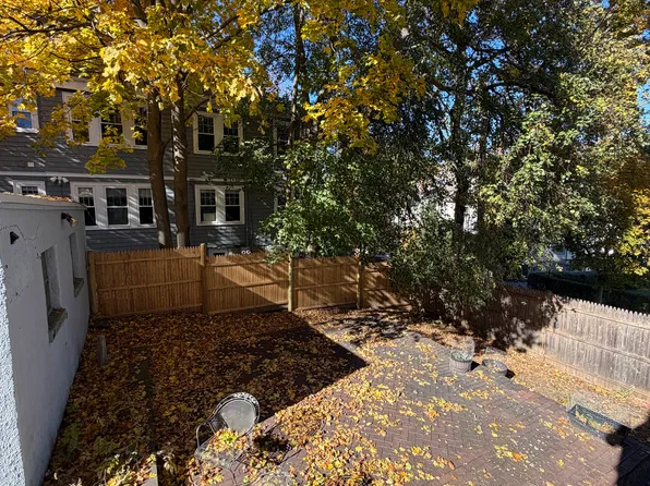 17 Cufflin St, Brighton, MA 02135