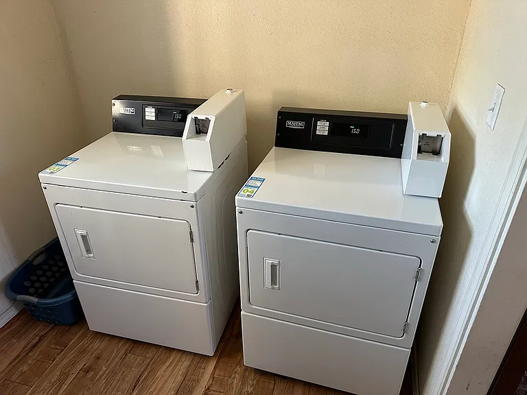 Updated Downtown 1 Bed w/ free WIFI & Gated Parking — Photo 58