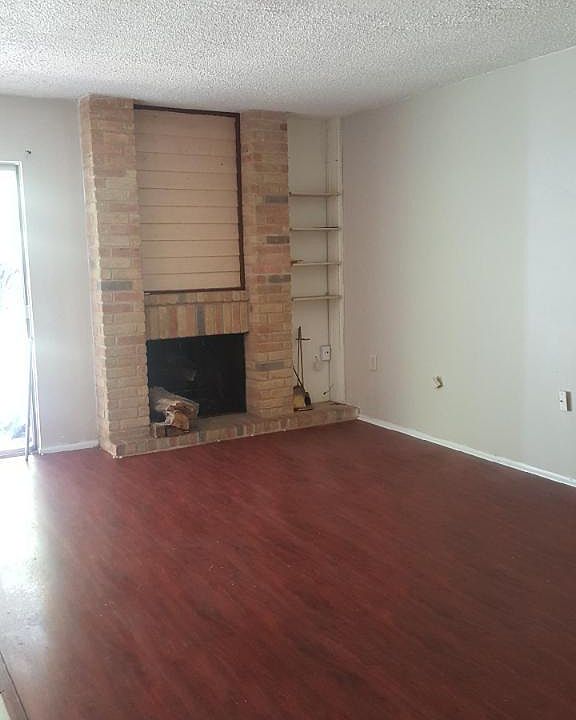 2nd image of 9463 Lands Point St