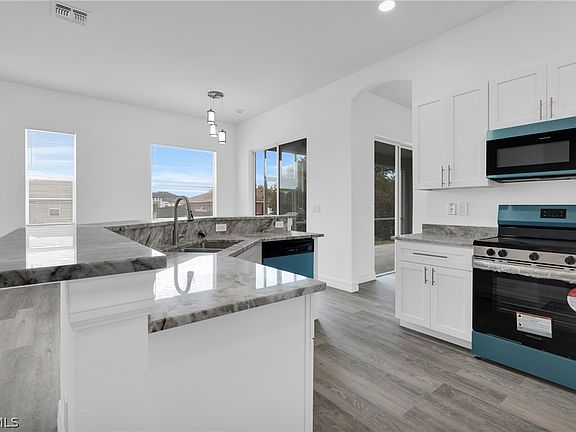 5th image of 3003 27th St SW