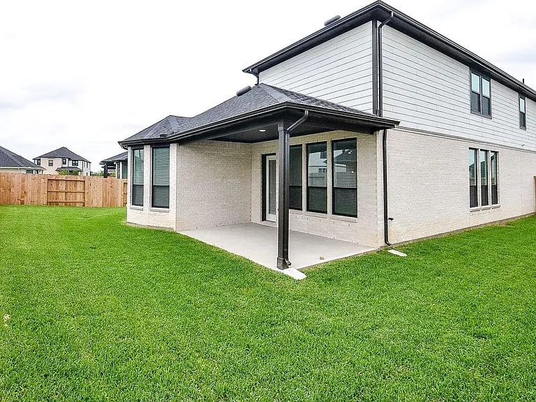 3811 Hermitage Dr — Photo 6