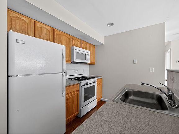 2nd image of 1521 N 15th St #6