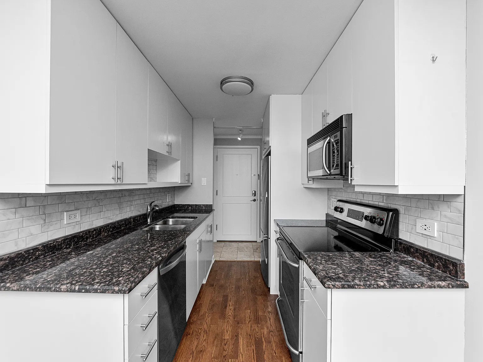 2 bed, 1.0 bath, 900 sqft, $2,800 — Photo 4
