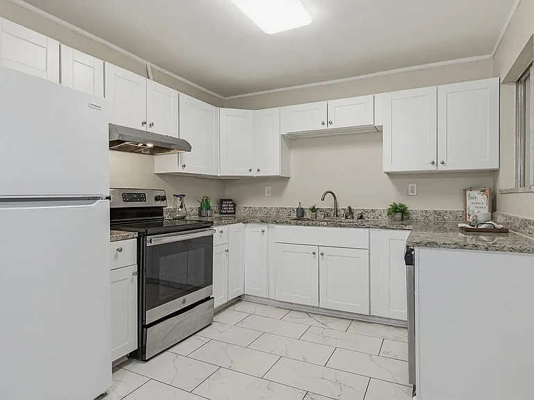 1095 Texas Pkwy — Photo 17