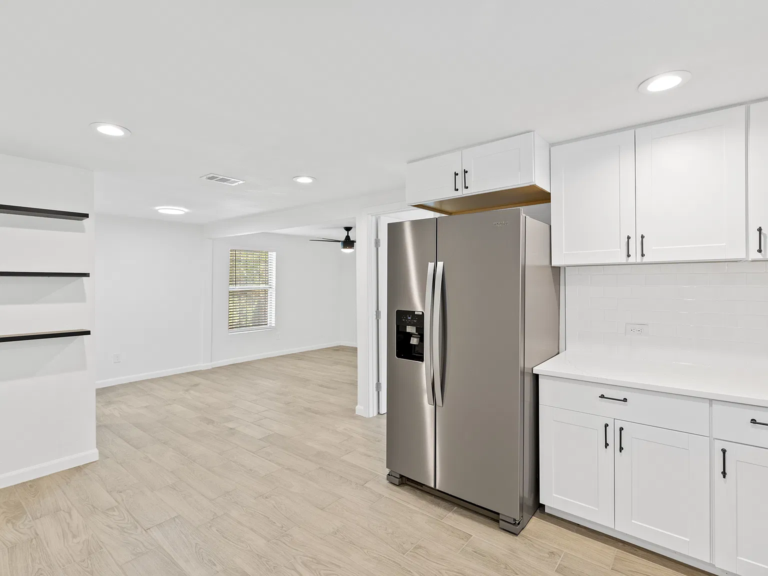 3 bed, 1147 sqft, $2,100 — Photo 1