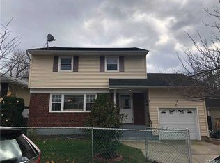 212 Walnut St, Lynbrook, NY 11563