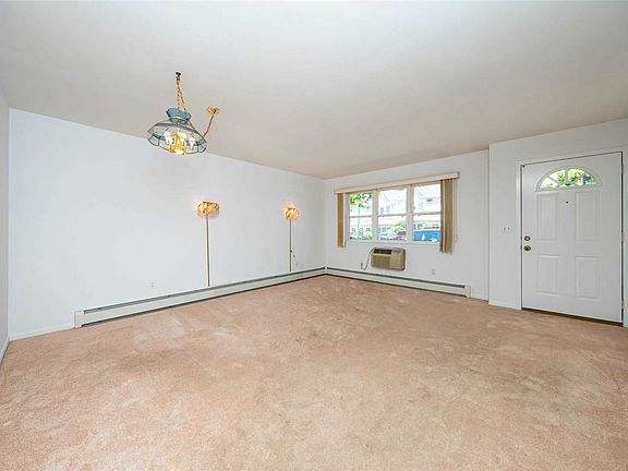 4th image of 309 Cambridge Ct