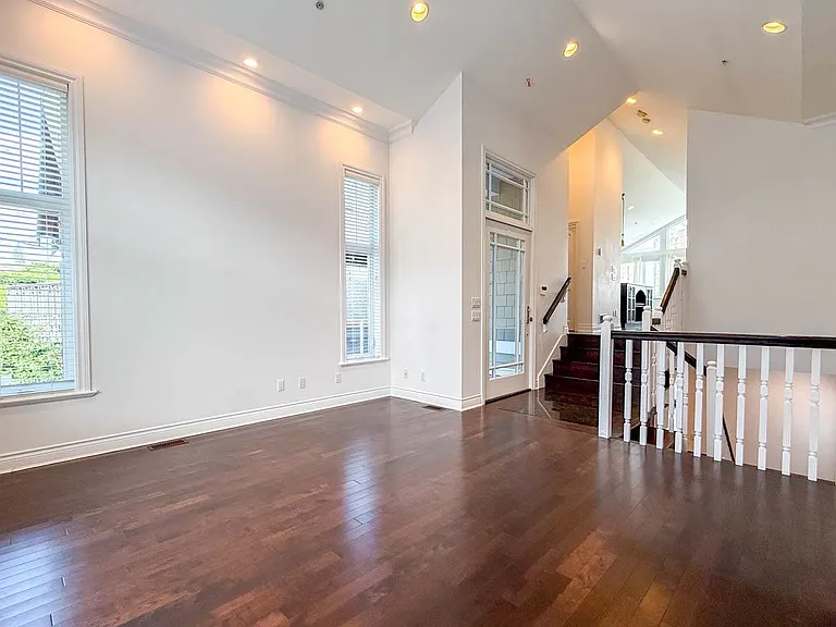 2307 Marine Dr — Photo 8