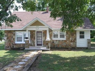 320 N Talcott Ave, Mountain Grove, MO 65711
