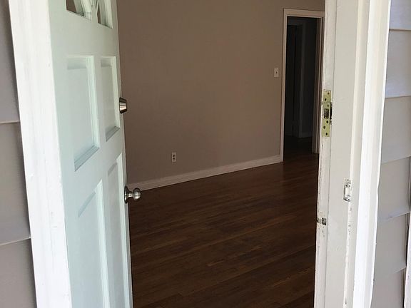 2nd image of 2554 Glendale Dr