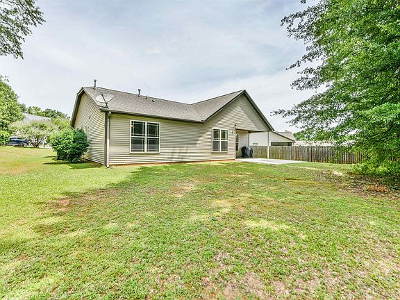 2nd image of 119 Colewood Pl