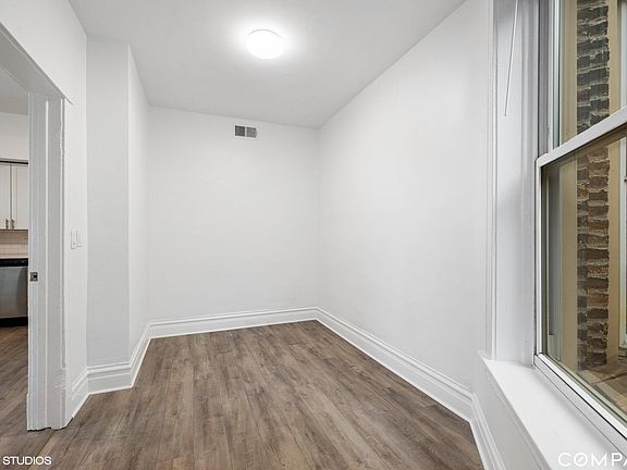 4th image of 2333 W Superior St APT 1F