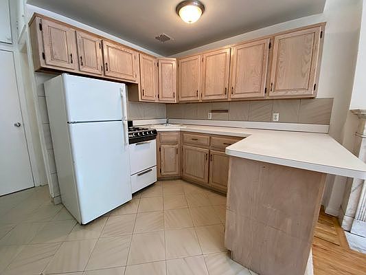3rd image of 41 W 85th St #2A5