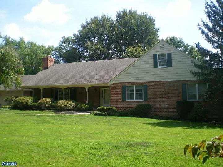 1301 Penllyn Blue Bell Pike photo 1