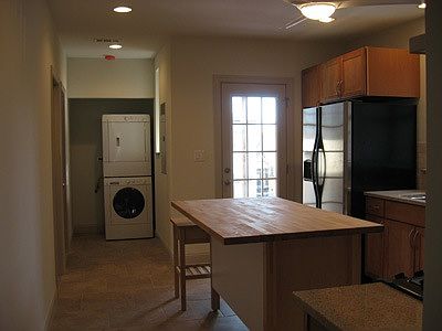 3rd image of 6127 N Washtenaw Ave APT 2