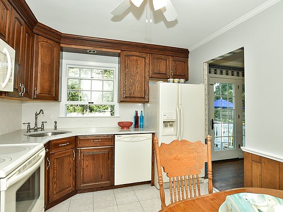 4th image of 96 Lodge Ave