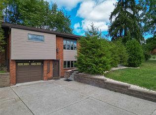 13200 Saint Clair Dr, North Huntingdon, PA 15642