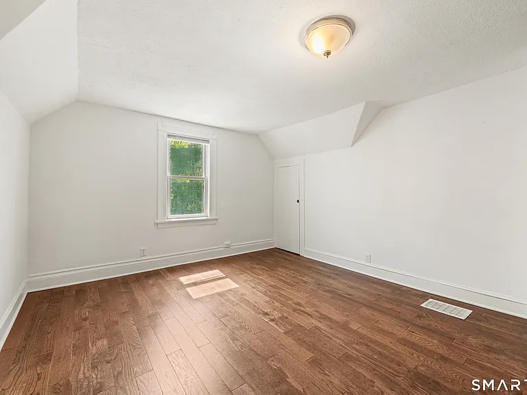 318 Suburban Ave — Photo 22