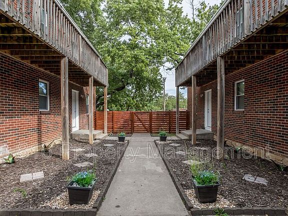 2nd image of 1613 Everett Ave #11