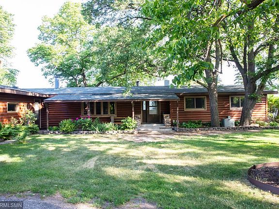 3rd image of 588 Hiawatha Cir NW