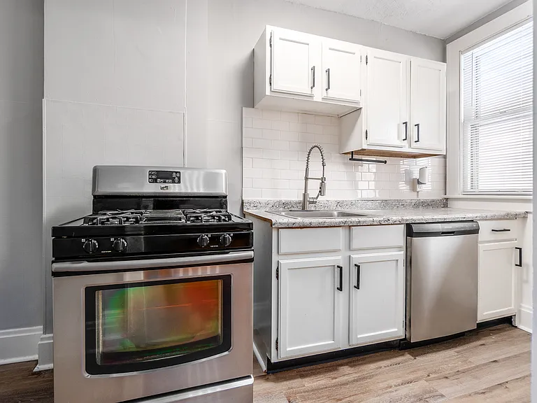 48 W Kossuth St #48 — Photo 7