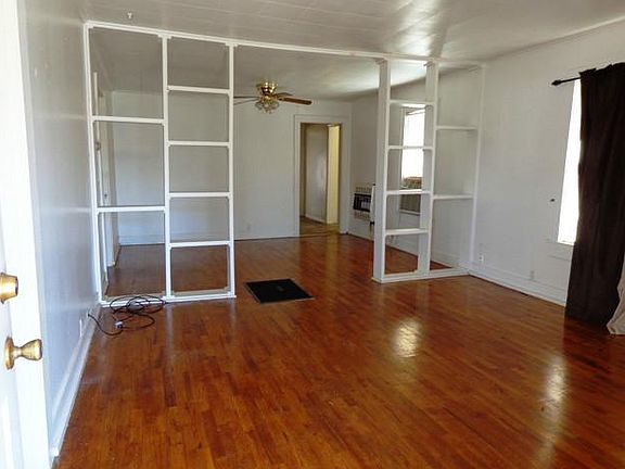 4th image of 1207 N Market Ave