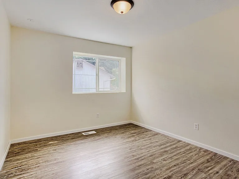 14539 SE Center St — Photo 20