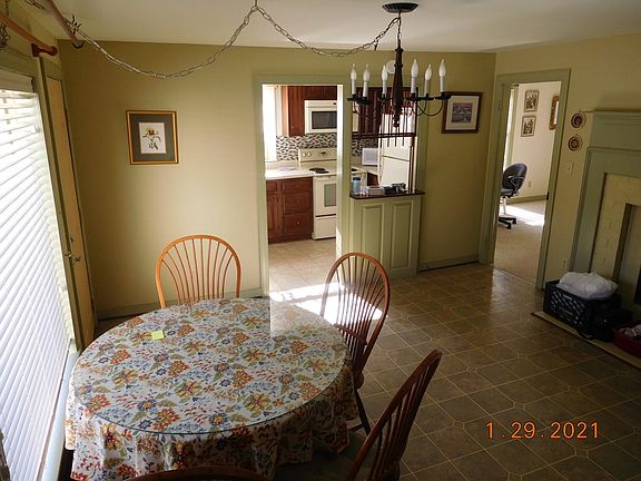 5th image of 1104 Charles St