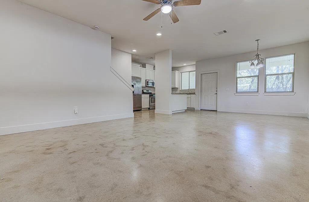 3 bed, 2.5 bath, 1500 sqft, $1,995 — Photo 3