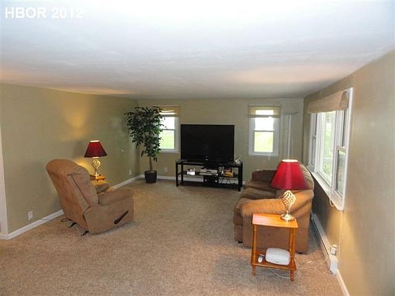 3rd image of 225 Stanley Ave