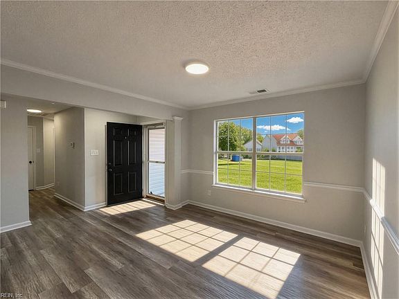 3rd image of 211 Misty Ridge Ln