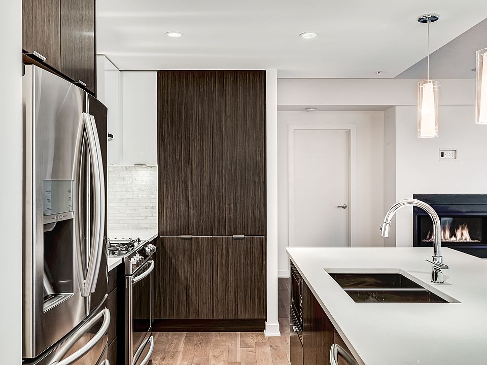 1st image of 930 6th Ave SW #2106