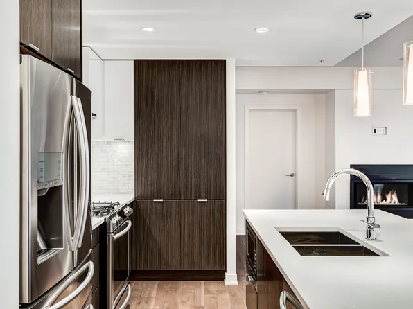 930 6th Ave SW #2106, Calgary, AB T2P 1J3