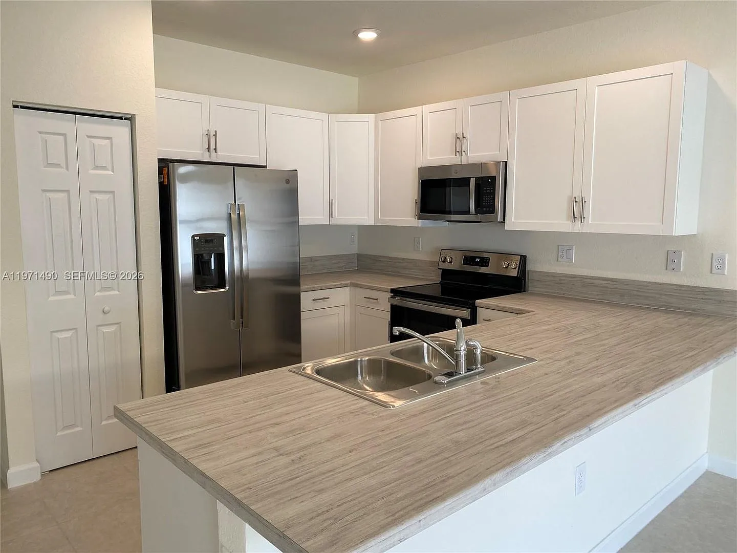 11379 W 34th Way, Hialeah, FL 33018 — Photo 2