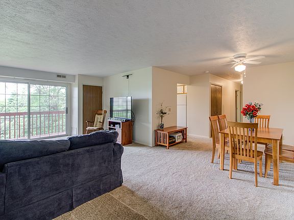 3rd image of 27069 Oakwood Cir APT 210W