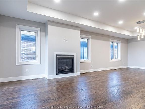 11th image of 38 Bordeaux Pl