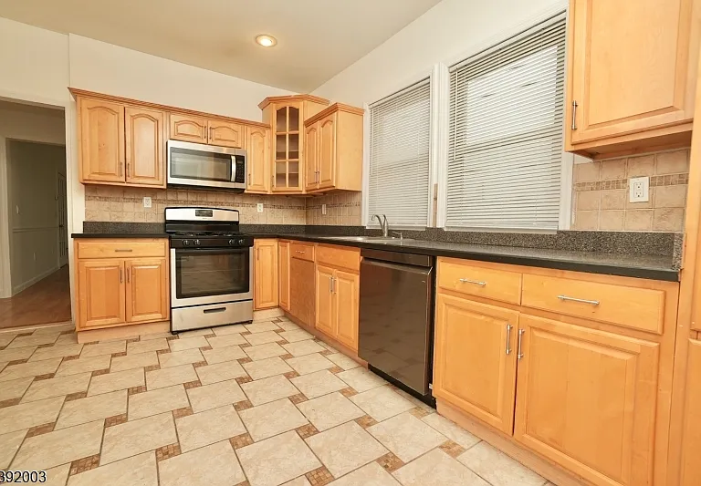 466 Cortlandt St #2 — Photo 2